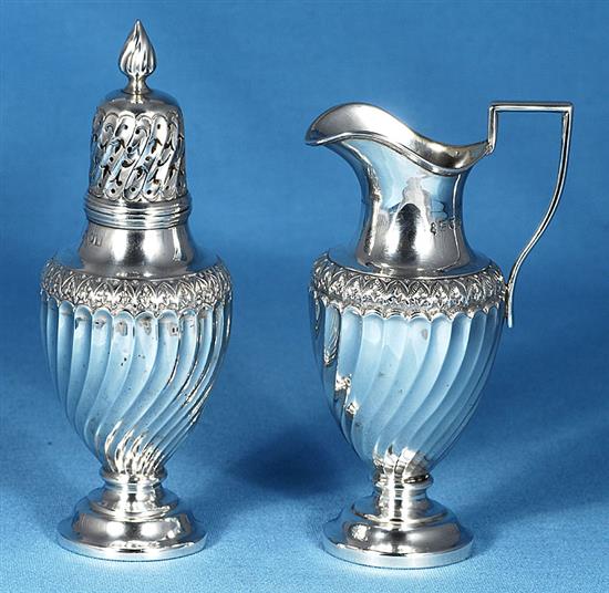 A cased Victorian silver sugar bowl and matching sifter spoon, bowl height 3 ¾”/96mm Dia 4 ¾”/120mm, Spoon Length: 5 ¾”/147mm